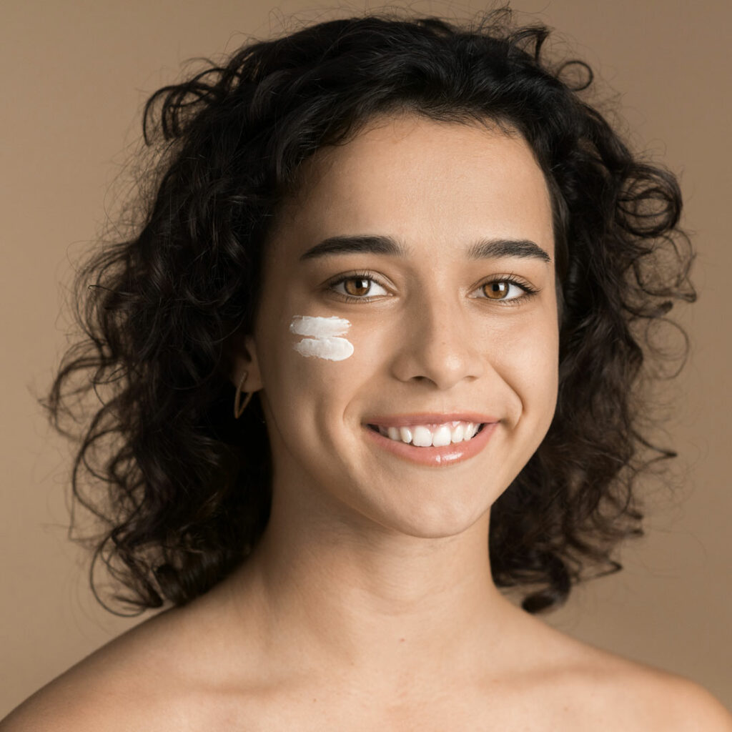 Ragazza crema omeostasi pelle